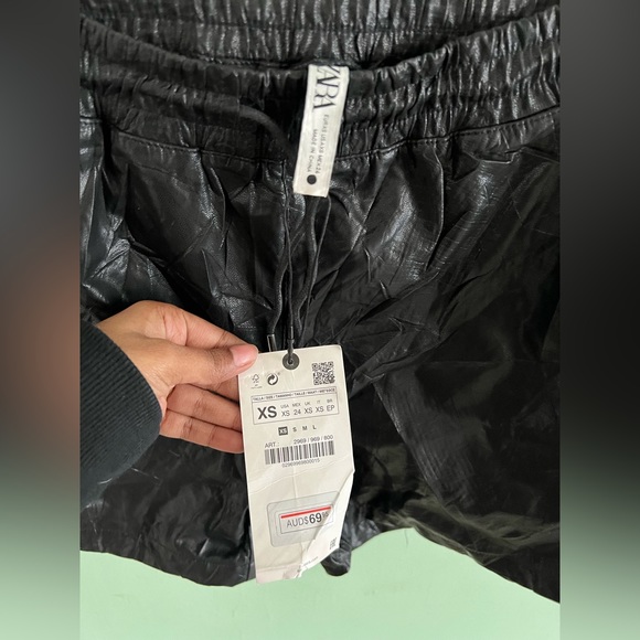 ZARA faux leather shorts 🩳 on SALE WITH TAG - Picture 5 of 9